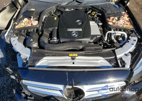 2016 Mercedes-Benz C 300 4Matic z USA, uszkodzony, nr VIN 55SWF4KB6GU136688